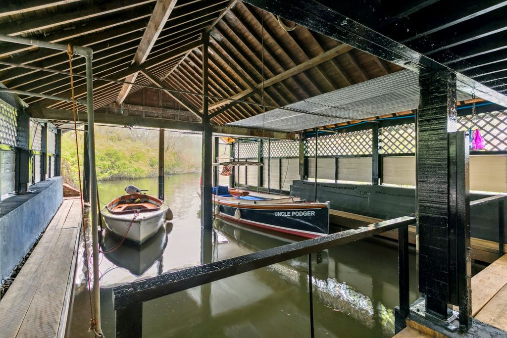 Property photo 2 of 37 Boathouse Internal