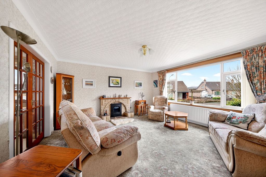 Property photo 3 of 37 Lounge