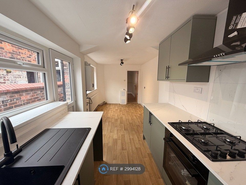 Property photo 3 of 14 Kitchen