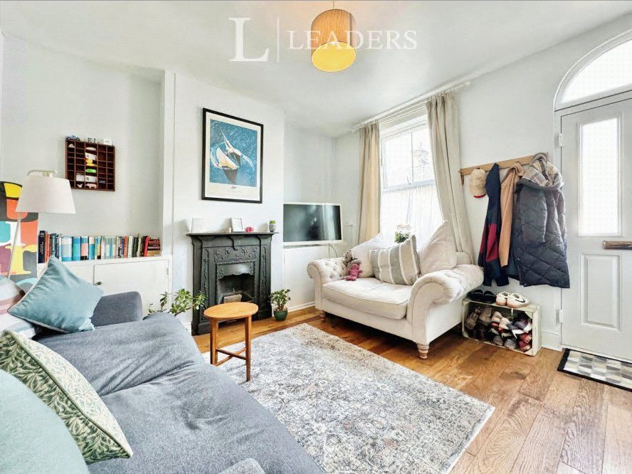 Property photo 3 of 10 Living