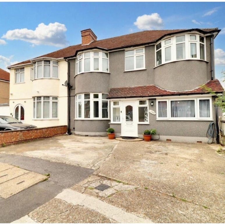 Property photo 1 of 15 Seven Bedroom Semi Detached House For Sale In Hayes Ub3