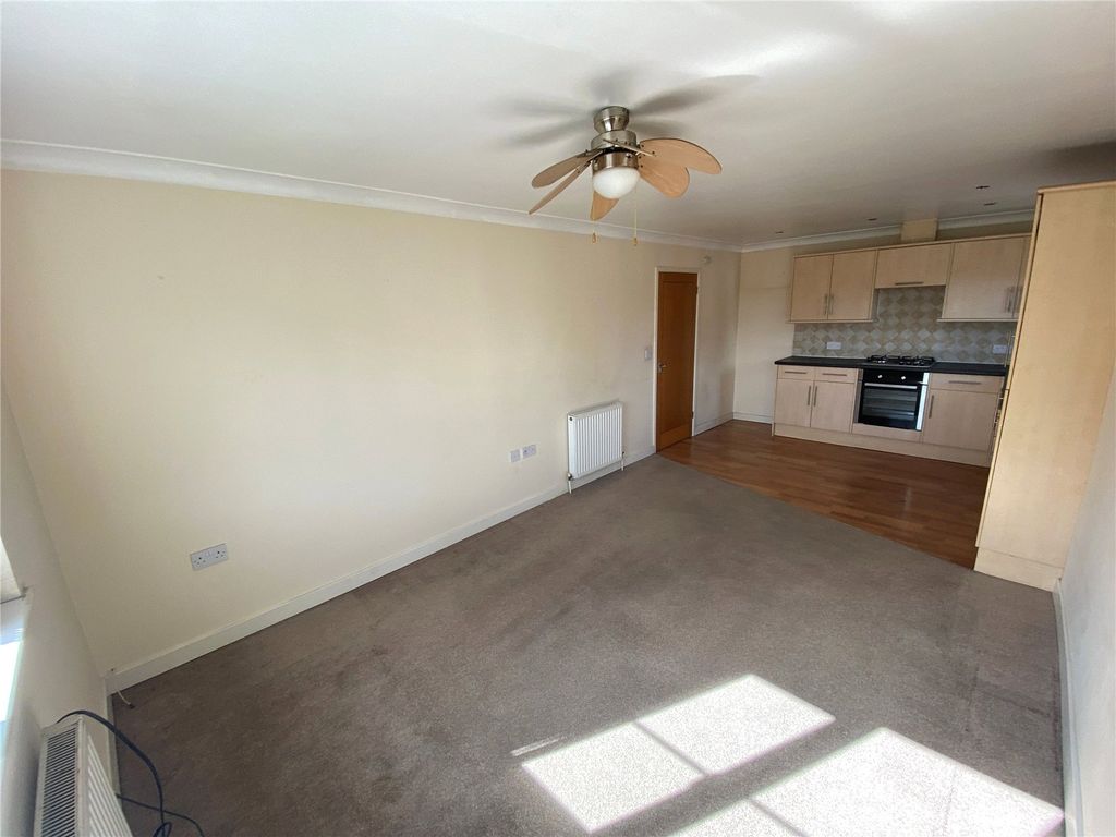 Property photo 2 of 19 Picture No. 16