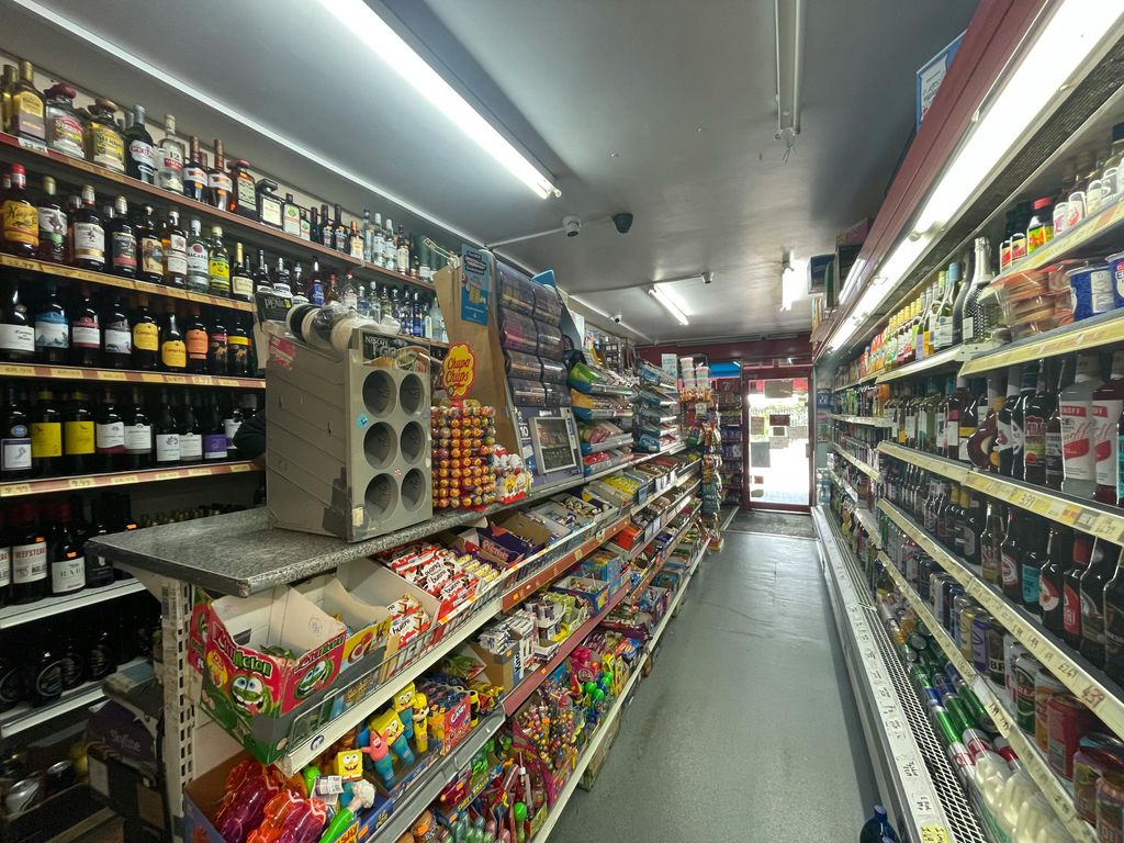 Property photo 2 of 12 245Cannhall 11.Jpg