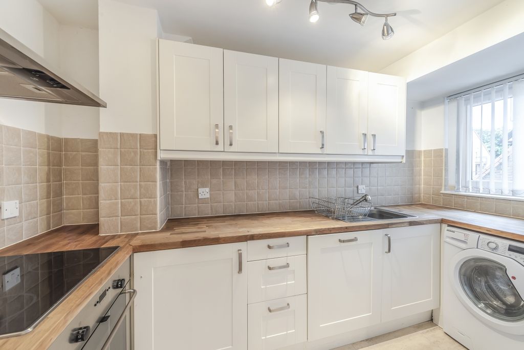 Property photo 2 of 6 Kitchen