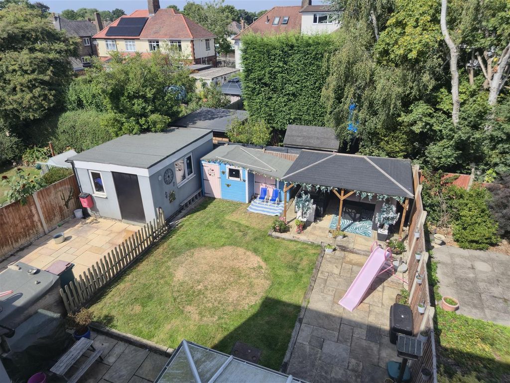 Property photo 2 of 25 Private Rear Garden