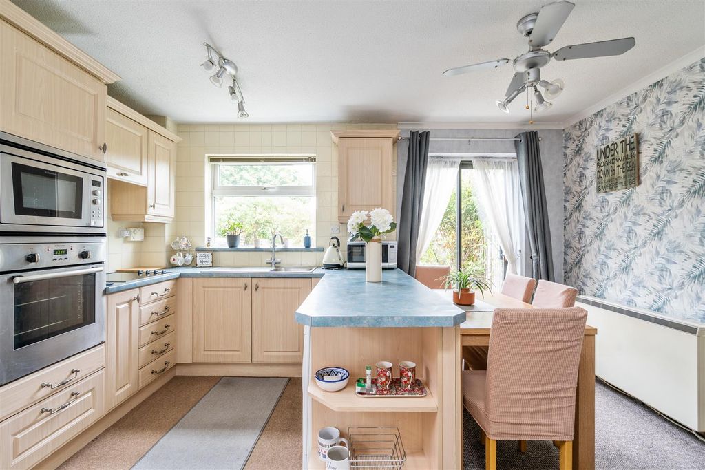 Property photo 2 of 12 25 Rainsbrook Drive_9.Jpg