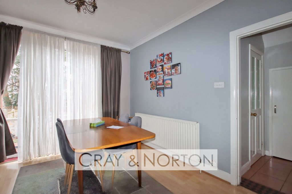 Property photo 3 of 9 Photo 1