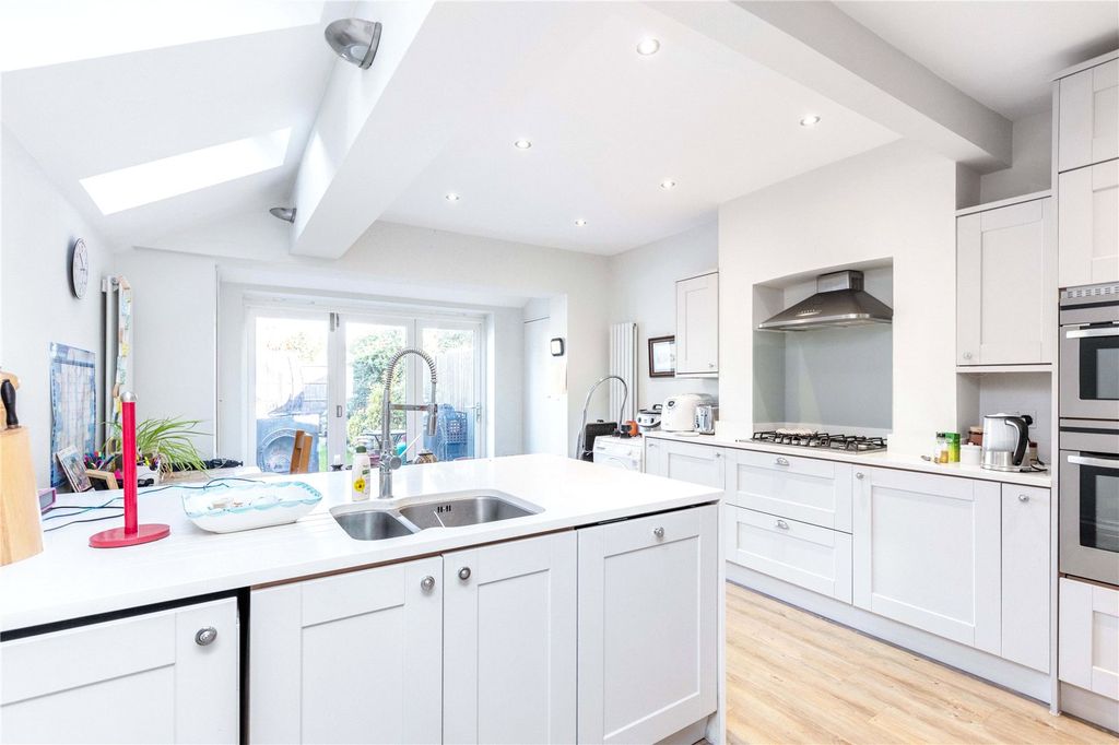Property photo 2 of 11 Kitchen