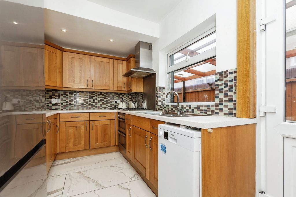 Property photo 3 of 15 Kitchen