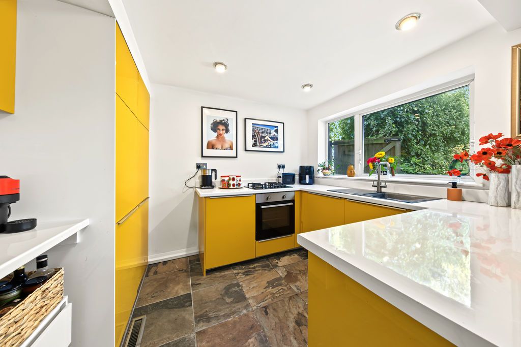 Property photo 3 of 35 Kitchen