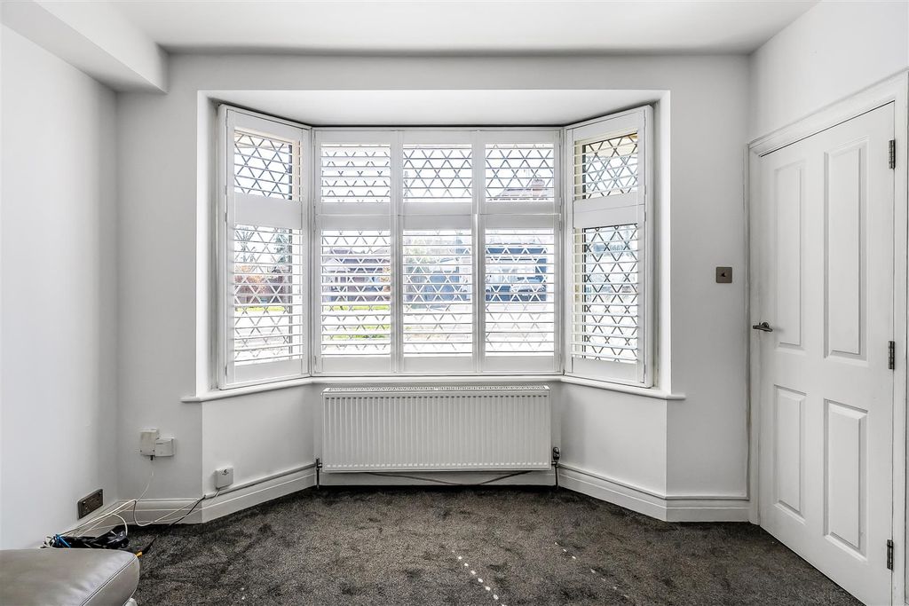 Property photo 2 of 20 340-Gander-Green-Lane-11.Jpg