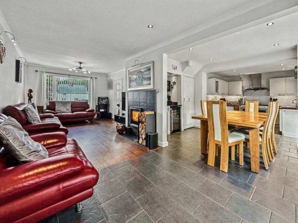 Property photo 3 of 71 3061678