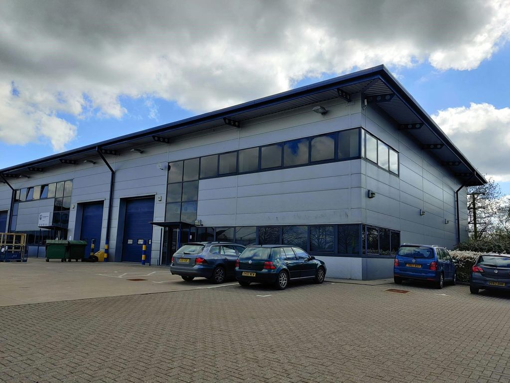 Property photo 3 of 4 7 Oxonian Park, Kidlington External.Jpg