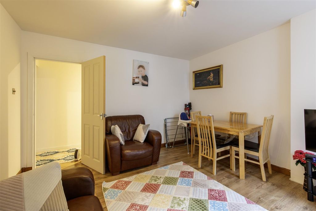 Property photo 3 of 12 28A Kinnoull Street Perth-16.Jpg