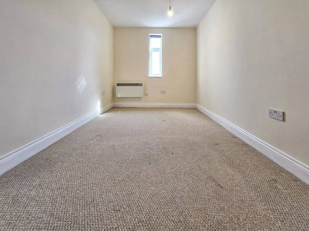 Property photo 3 of 6 Bedroom