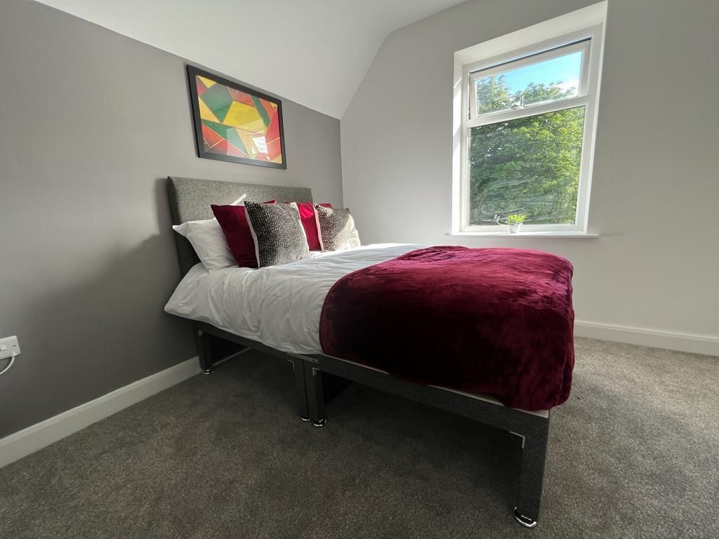 Property photo 2 of 30 Eb39A97d-35F8-4Be9-A1cd-3Cb292c106F3.Jpg