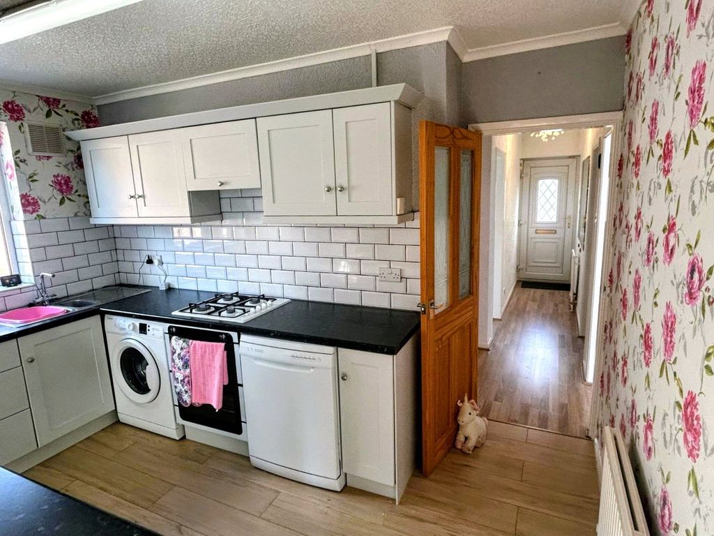Property photo 2 of 19 Picture No. 25