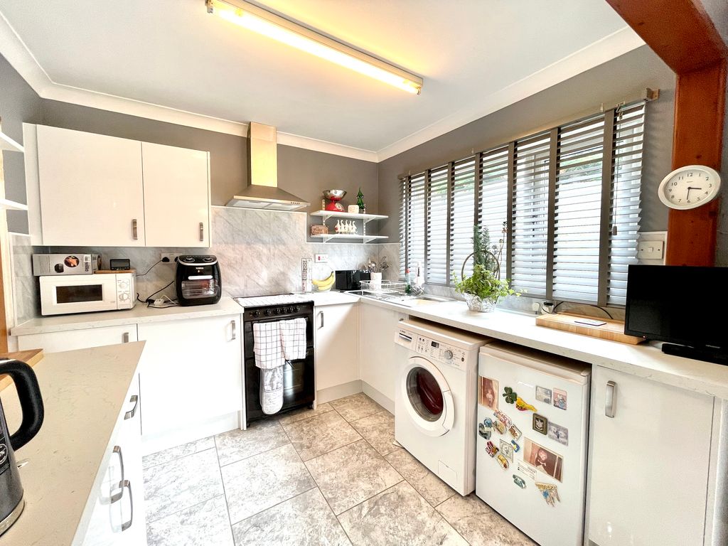 Property photo 2 of 21 Kitchen