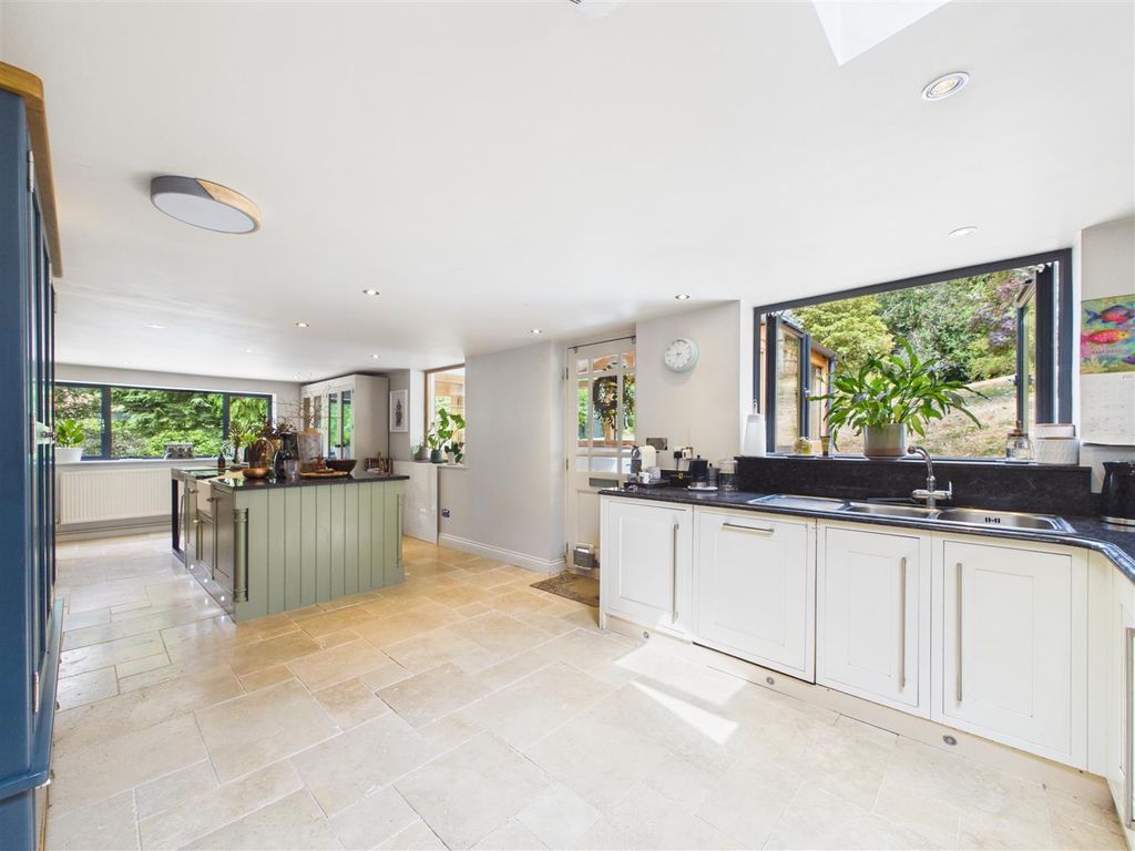 Property photo 2 of 52
