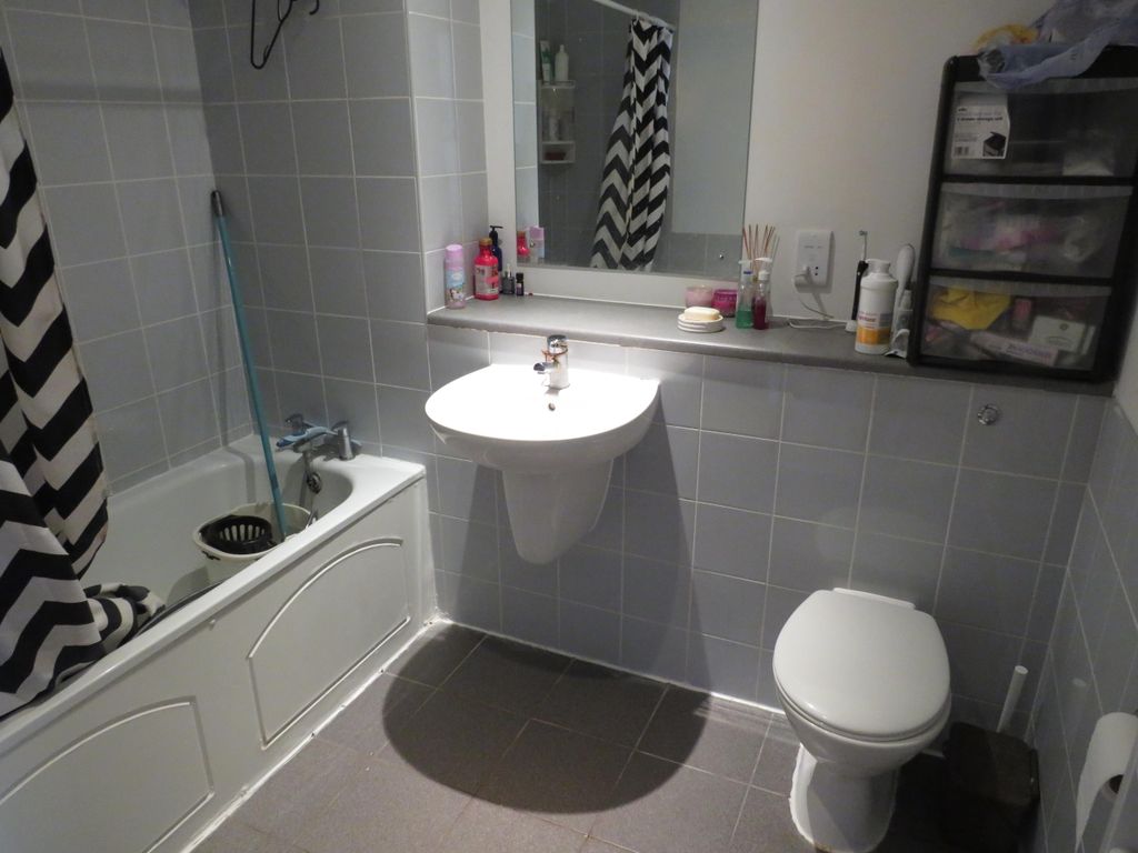 Property photo 2 of 6 Bathroom