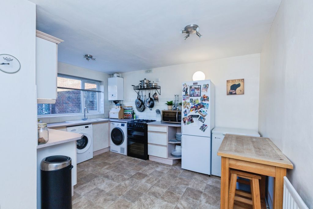 Property photo 2 of 18 Kitchen