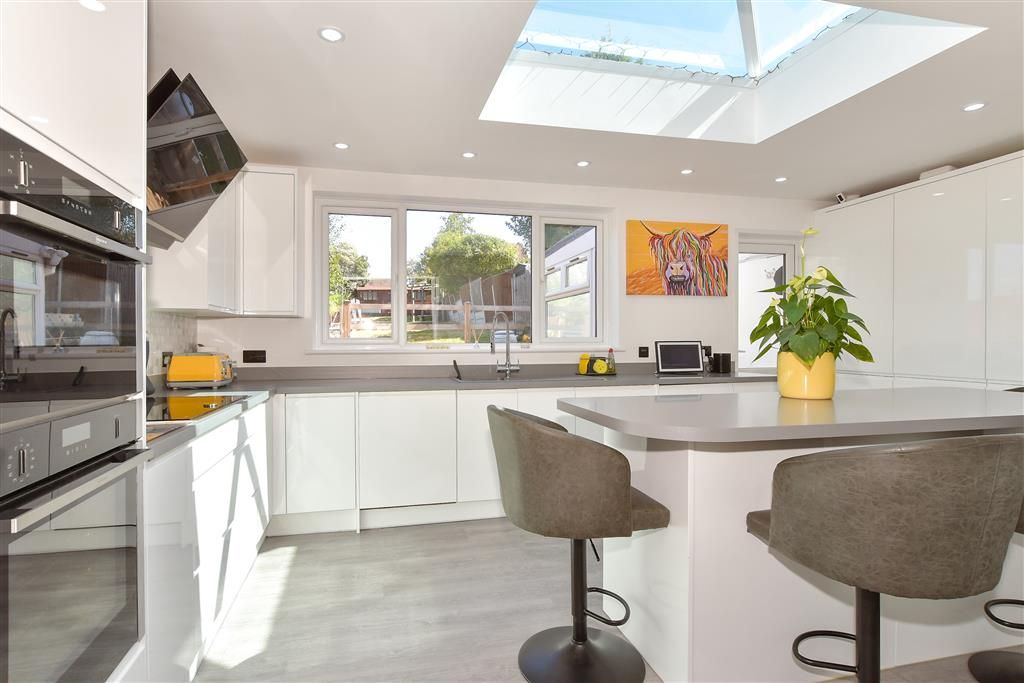 Property photo 3 of 16 Kitchen