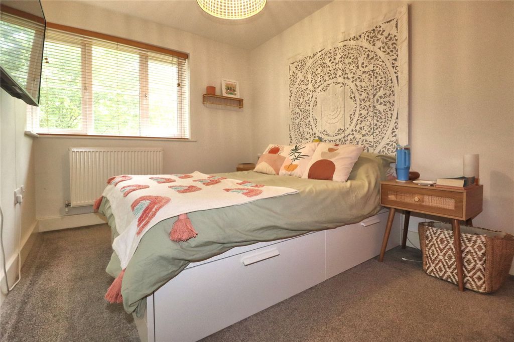 Additional image 4 of 2 bed flat for saleWoking GU21