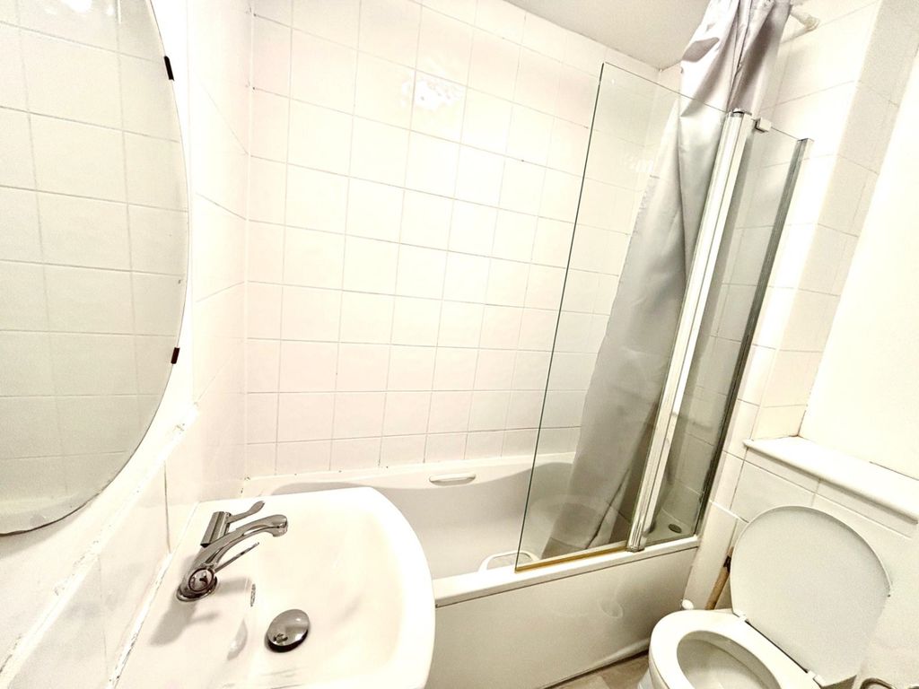 Property photo 2 of 11 2nd Bathroom