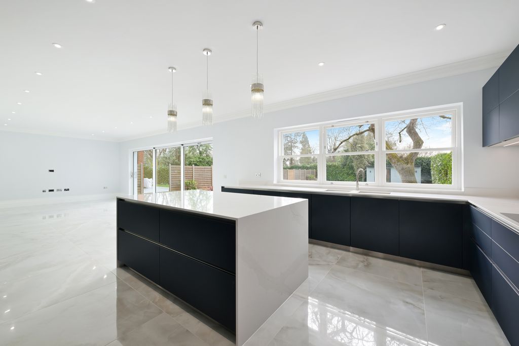 Property photo 2 of 26