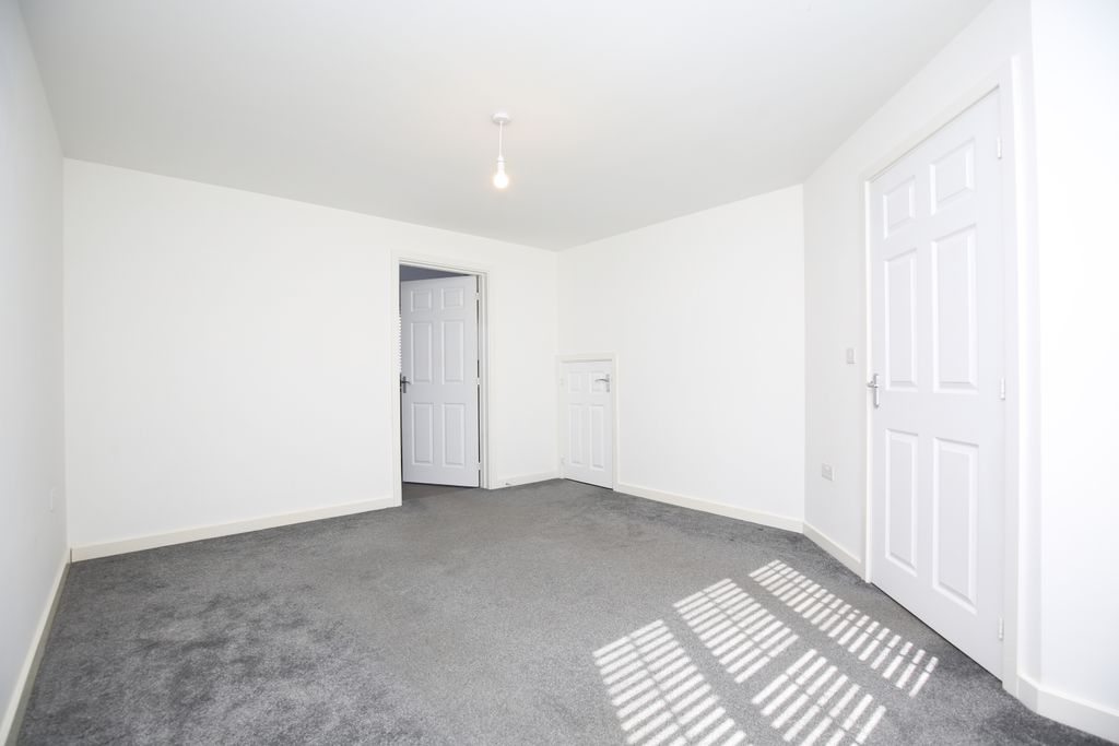 Property photo 2 of 14 4X8A5911