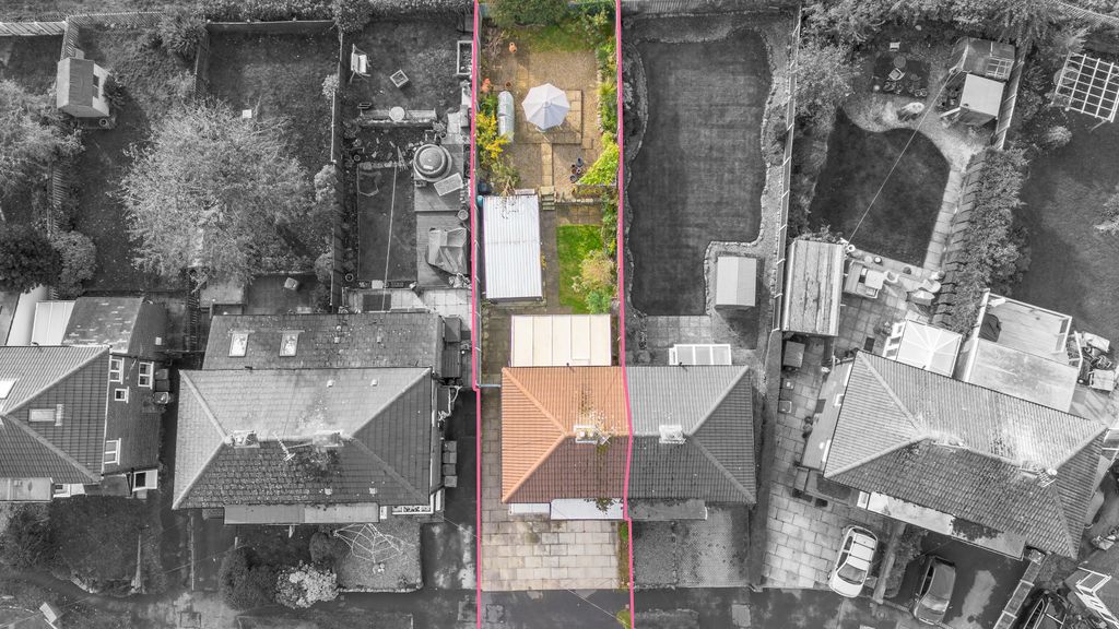 Property photo 2 of 24 27Parklandgardens4