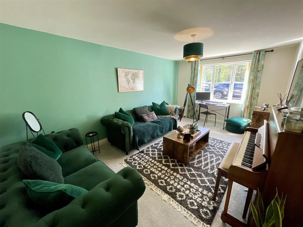 Property photo 2 of 10 Lounge