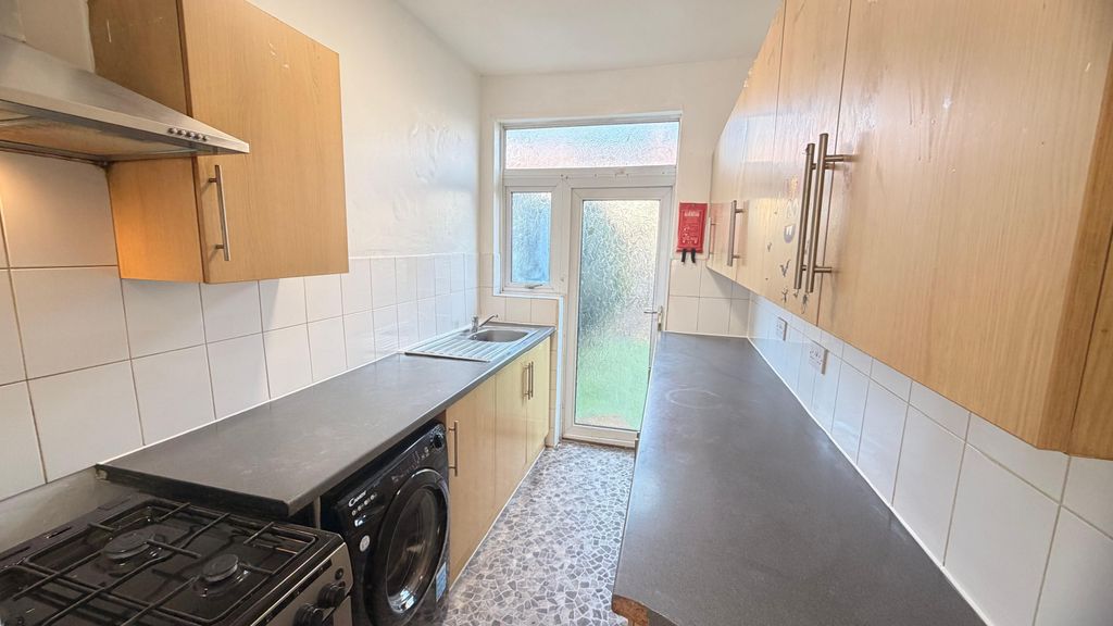 Property photo 2 of 7 Gallery