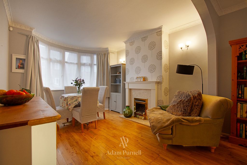 Property photo 2 of 18