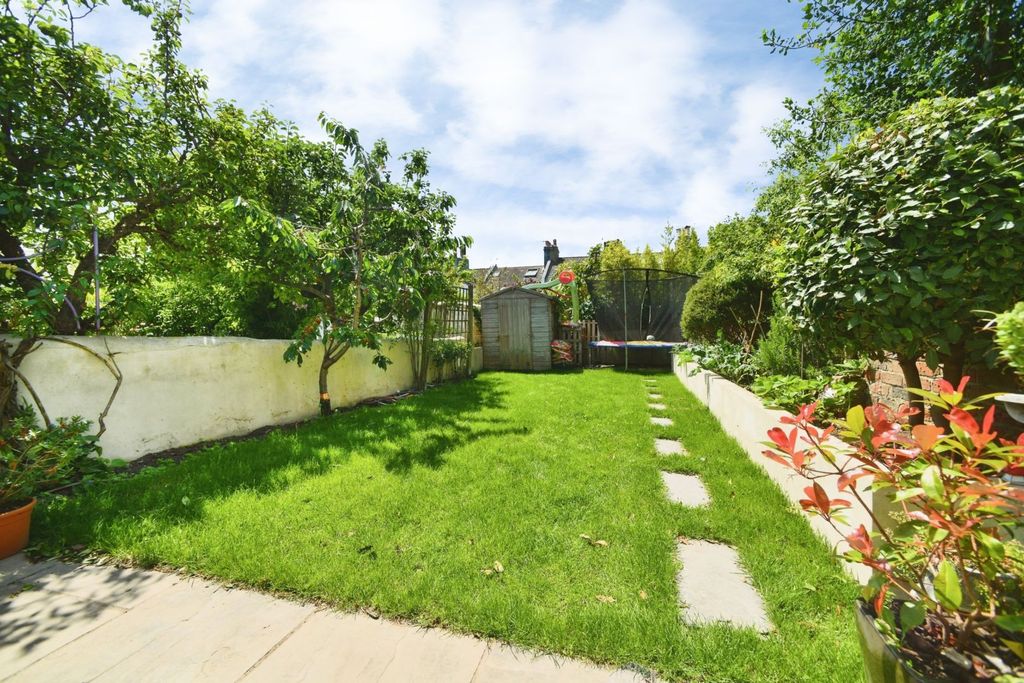 Property photo 2 of 20