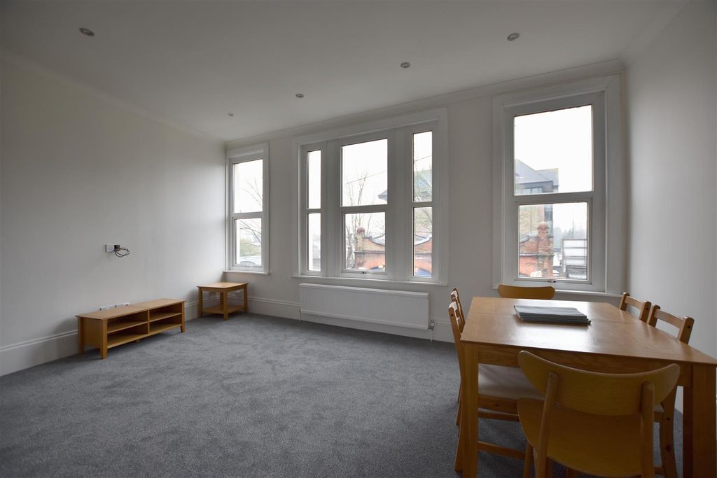 Property photo 3 of 11 Lounge.Jpg