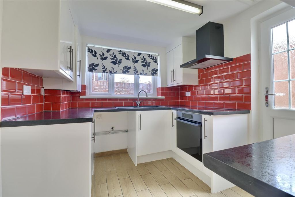 Property photo 2 of 19 18Fb8Fc0-Fc62-4A8A-B367-D4782Af4E34C_1_201_A.Jpeg