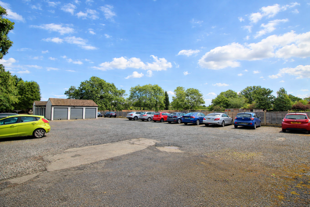 Property photo 2 of 13 Parking