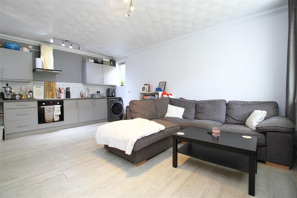 Property photo 3 of 9 Living Area .Jpg