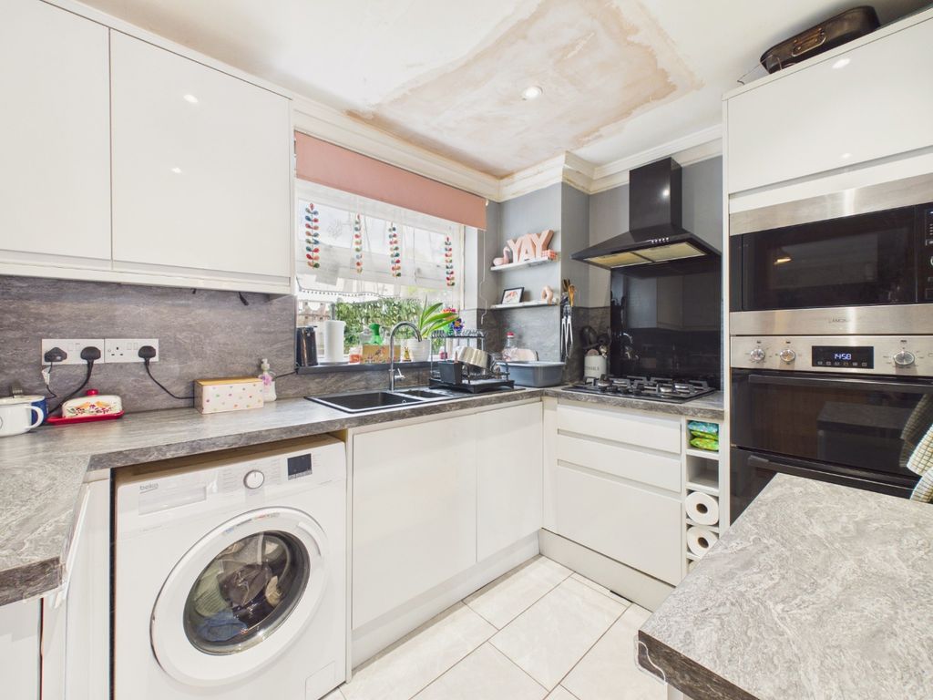 Property photo 2 of 13 4958743