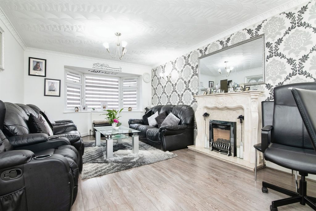 Property photo 2 of 31