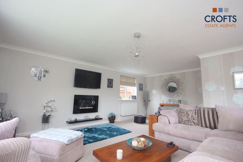 Property photo 2 of 16 Lounge