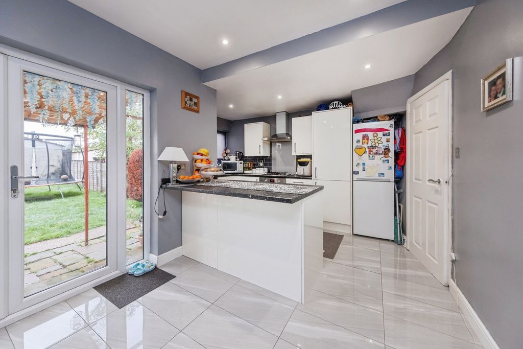 Property photo 3 of 15 Photo