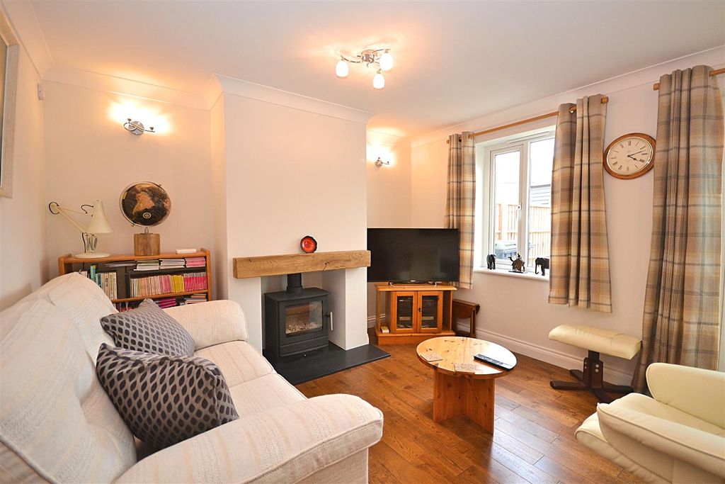 Property photo 2 of 25 18 (2).Png