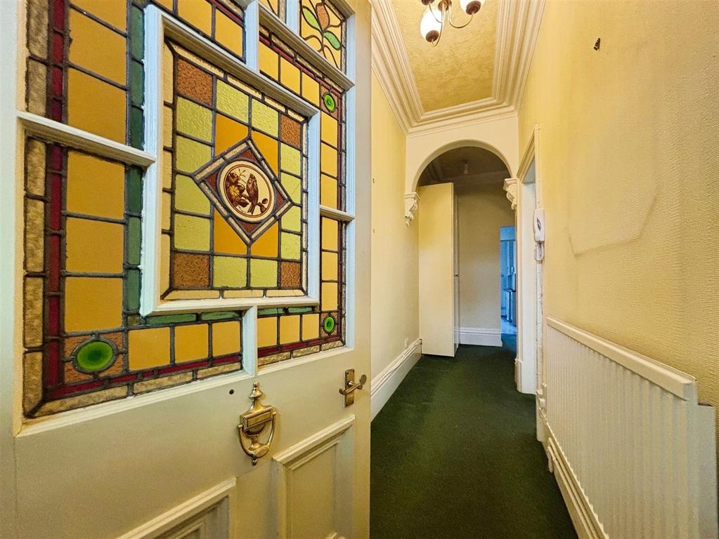 Property photo 2 of 19 Entrance Hall