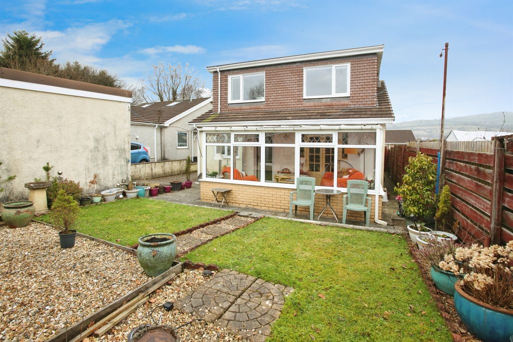 Property photo 2 of 27