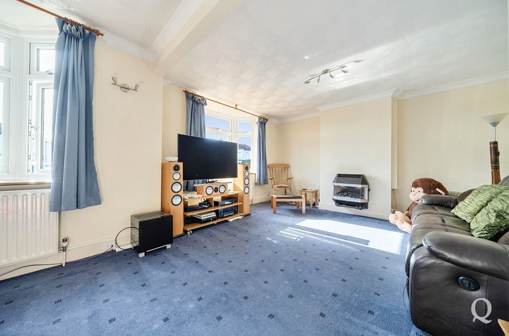 Property photo 2 of 21 635c5999-F9Fe-465...