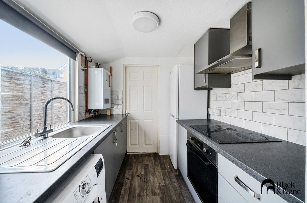 Property photo 2 of 16 Kitchen