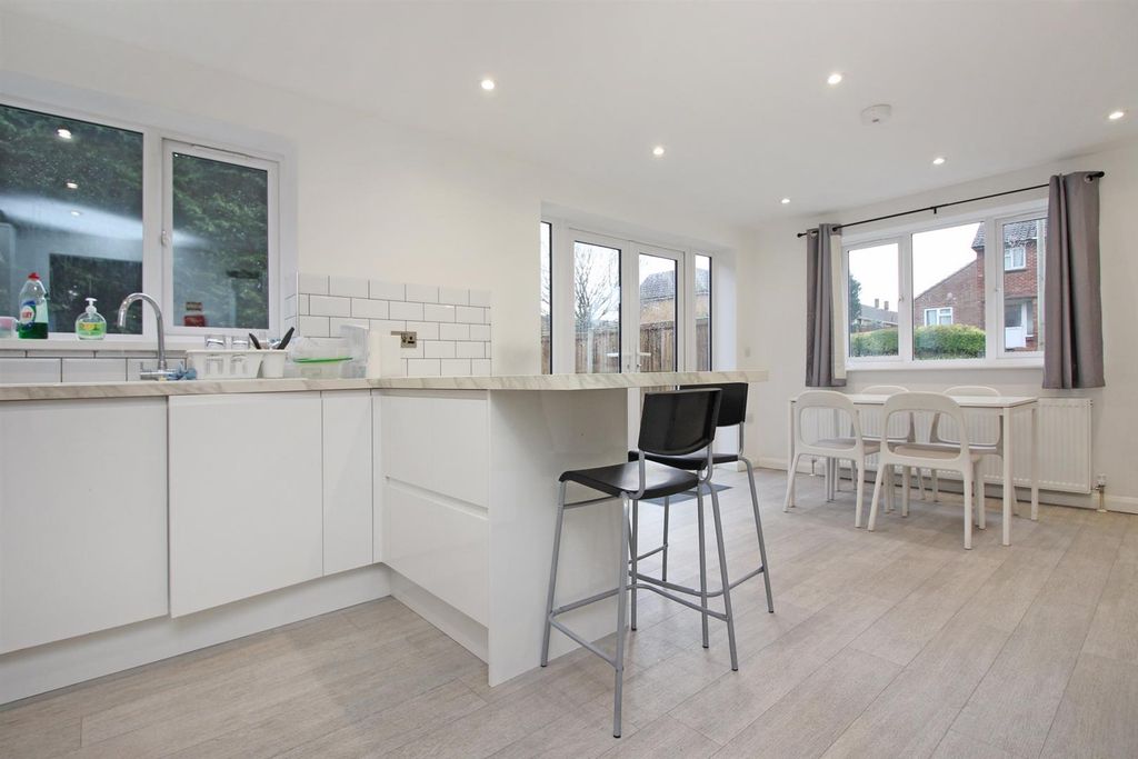 Property photo 3 of 14 Picture 3