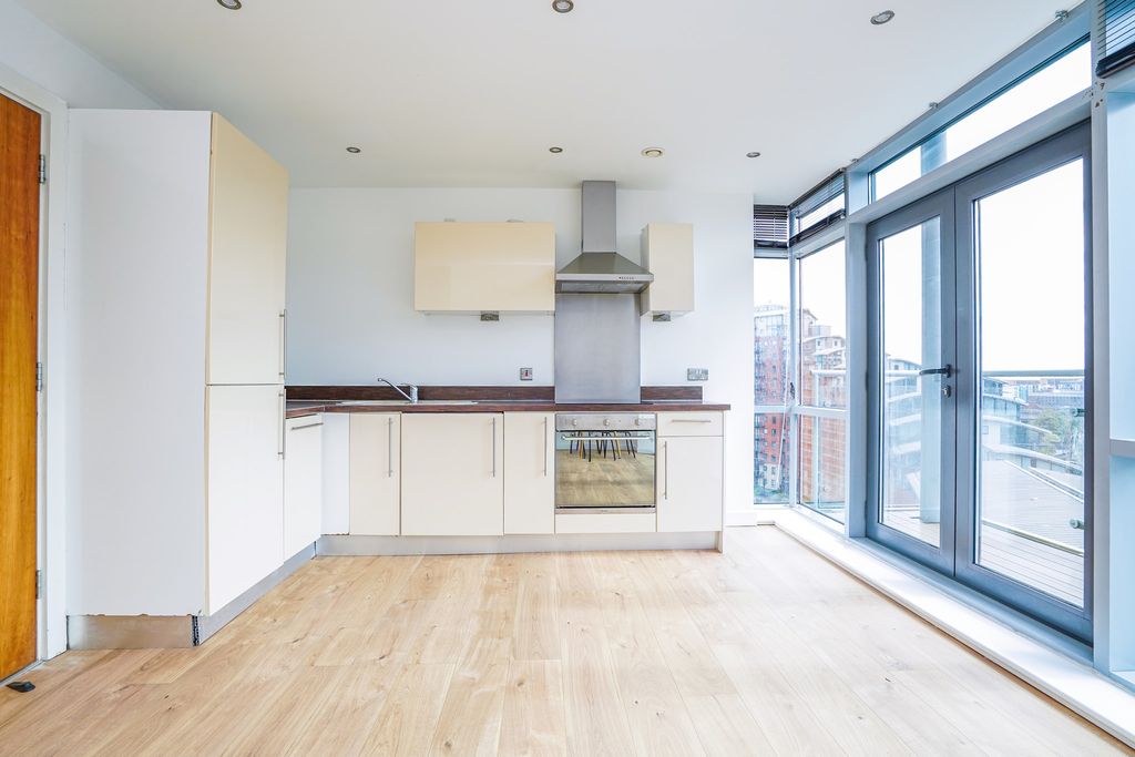 Property photo 2 of 20 Kitchen